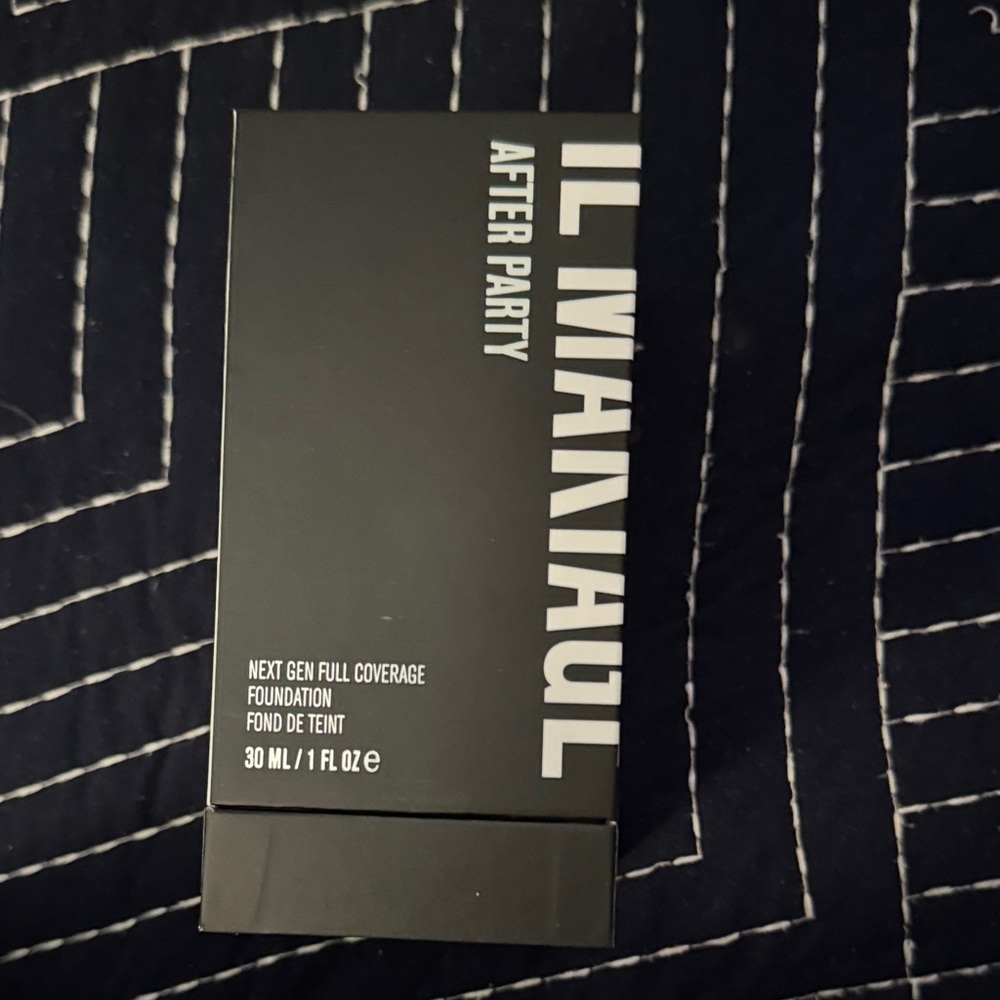 IL MAKIAGE After Party Foundation in Black Packaging